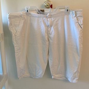 1826 Jeans White Long Cuffed Shorts Sz 20